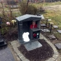 Место в колумбарии Киевского Крематория - от 6 тыс. грн. На фото склеп из гранита для всей семьи, на Байковом кладбище.