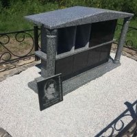 На фото склеп для захоронения урн в колумбарии Крематория г. Киева. Купить место в колумбарии, на Байковом кладбище в Киеве - от 6 тыс. грн.