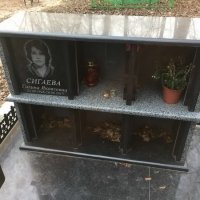 Место в колумбарии Киевского Крематория - от 6 тыс. грн. Фото склепа из гранита для всей семьи, на Байковом кладбище.